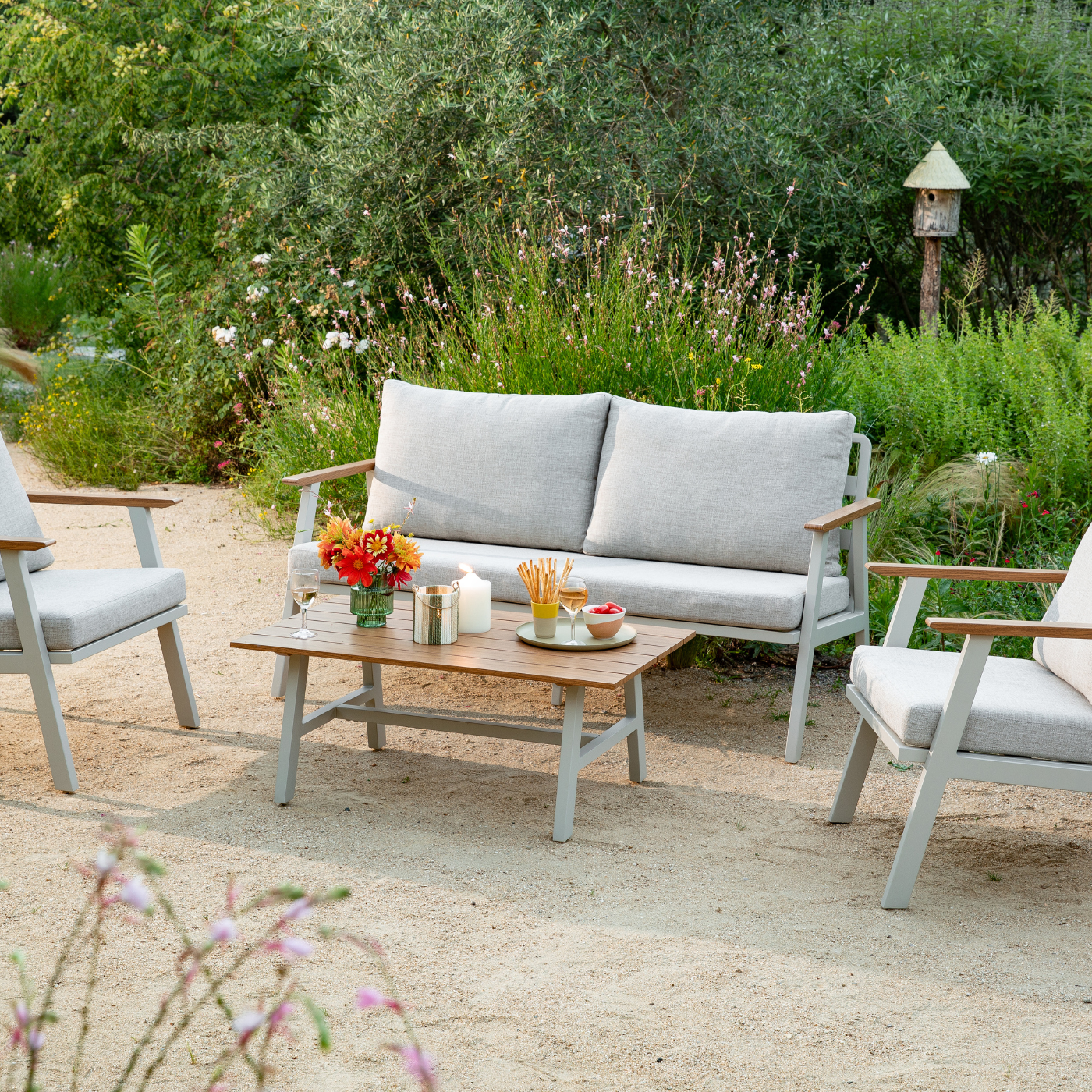 Salon de jardin en été