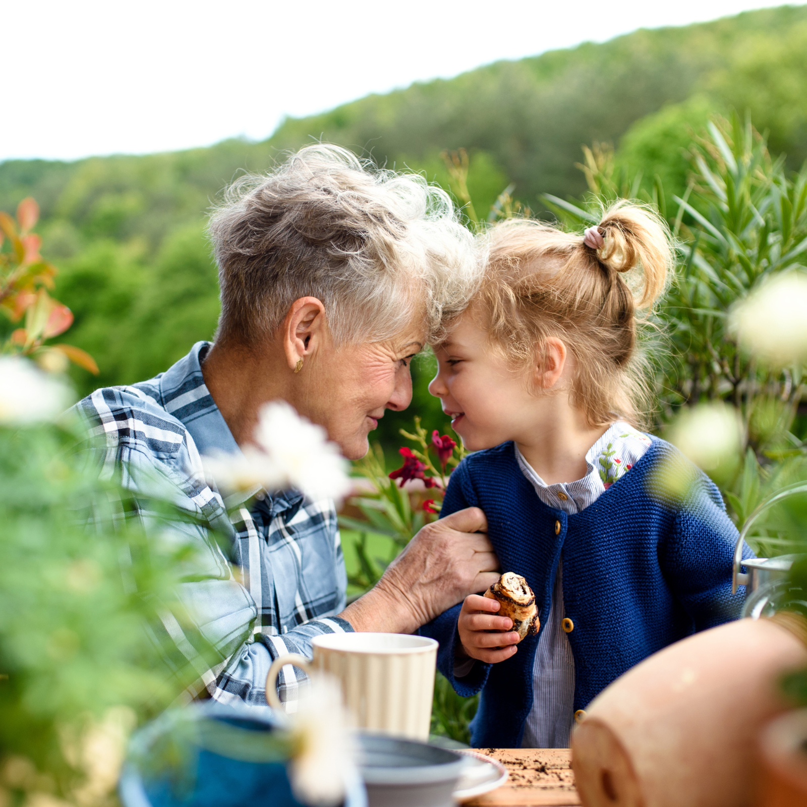 Une grand mère et sa petite fille