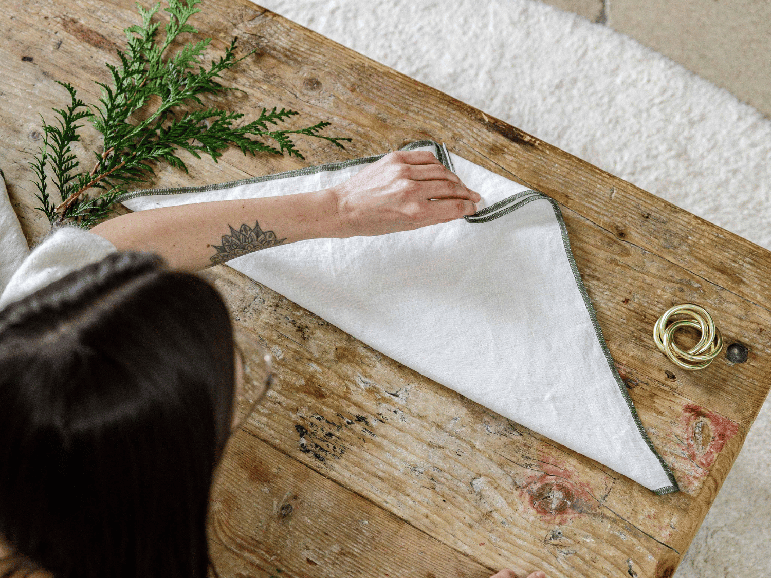 Matériel DIY pour pliage de serviette en forme de nœud papillon