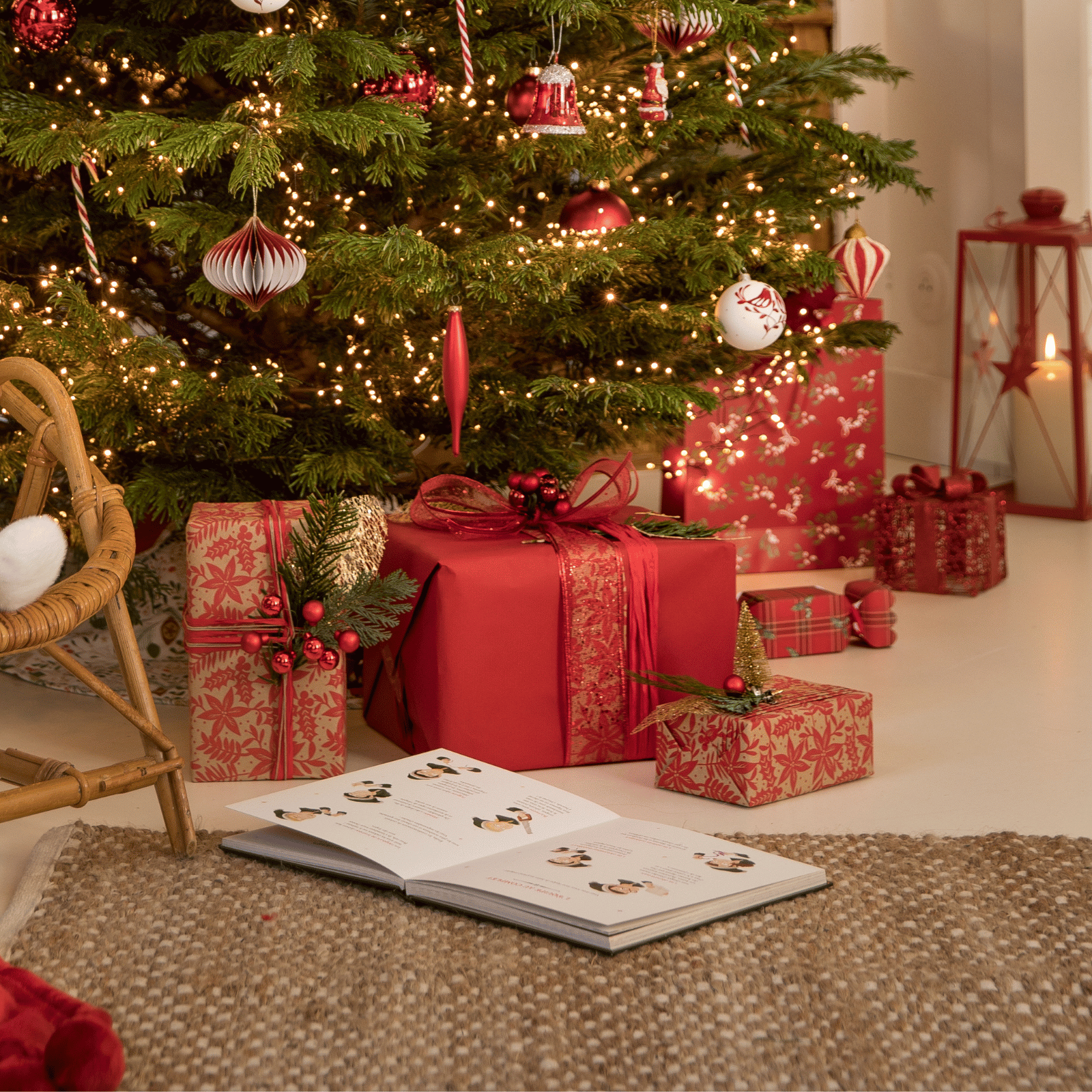 Cadeaux au pied du sapin de noël