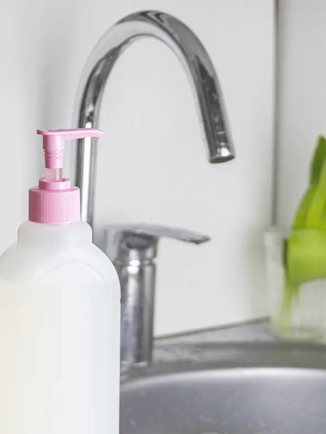 Fabriquer son liquide vaisselle, une tendance DIY pour un entretien 100 % naturel