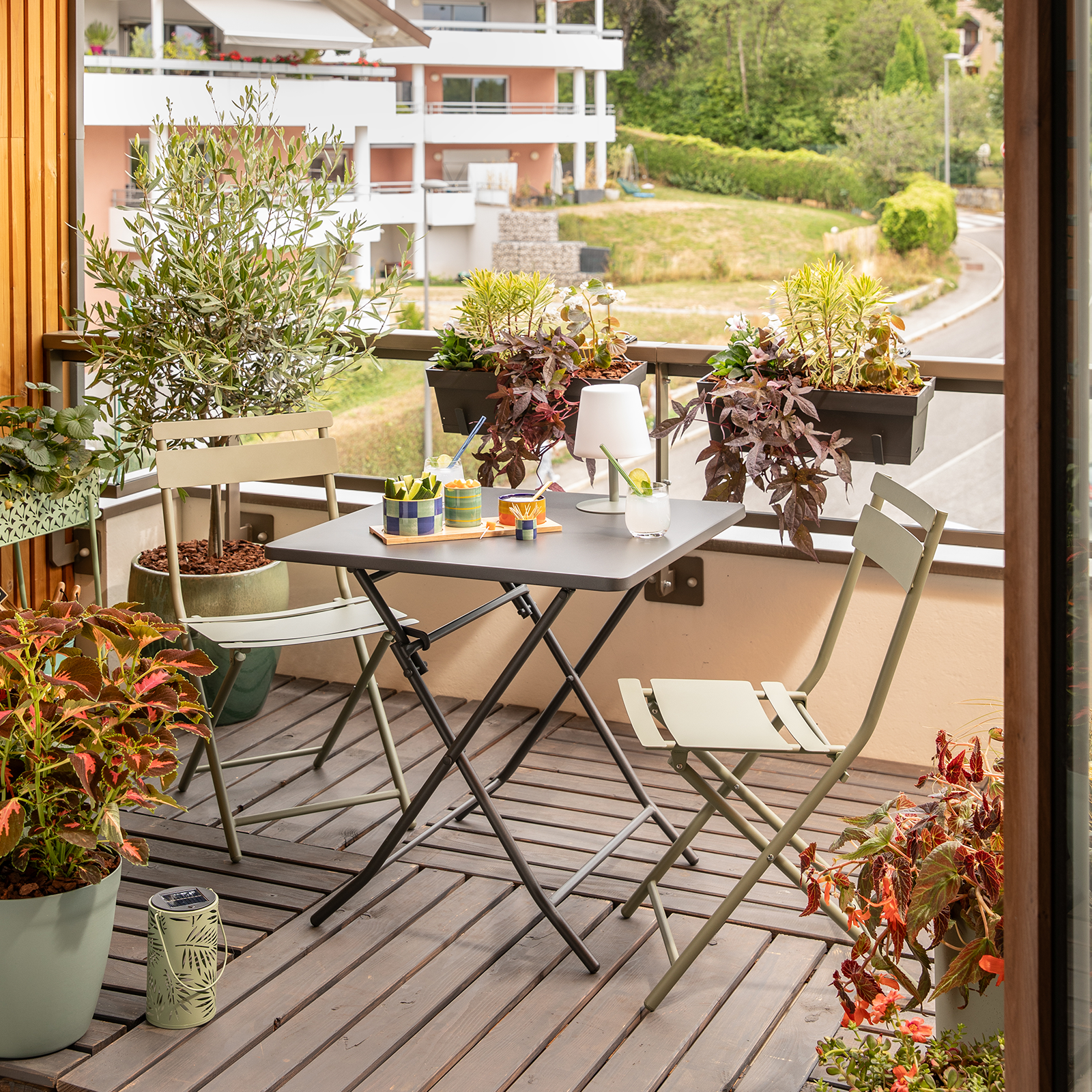 inspiration autour du balcon avec une table