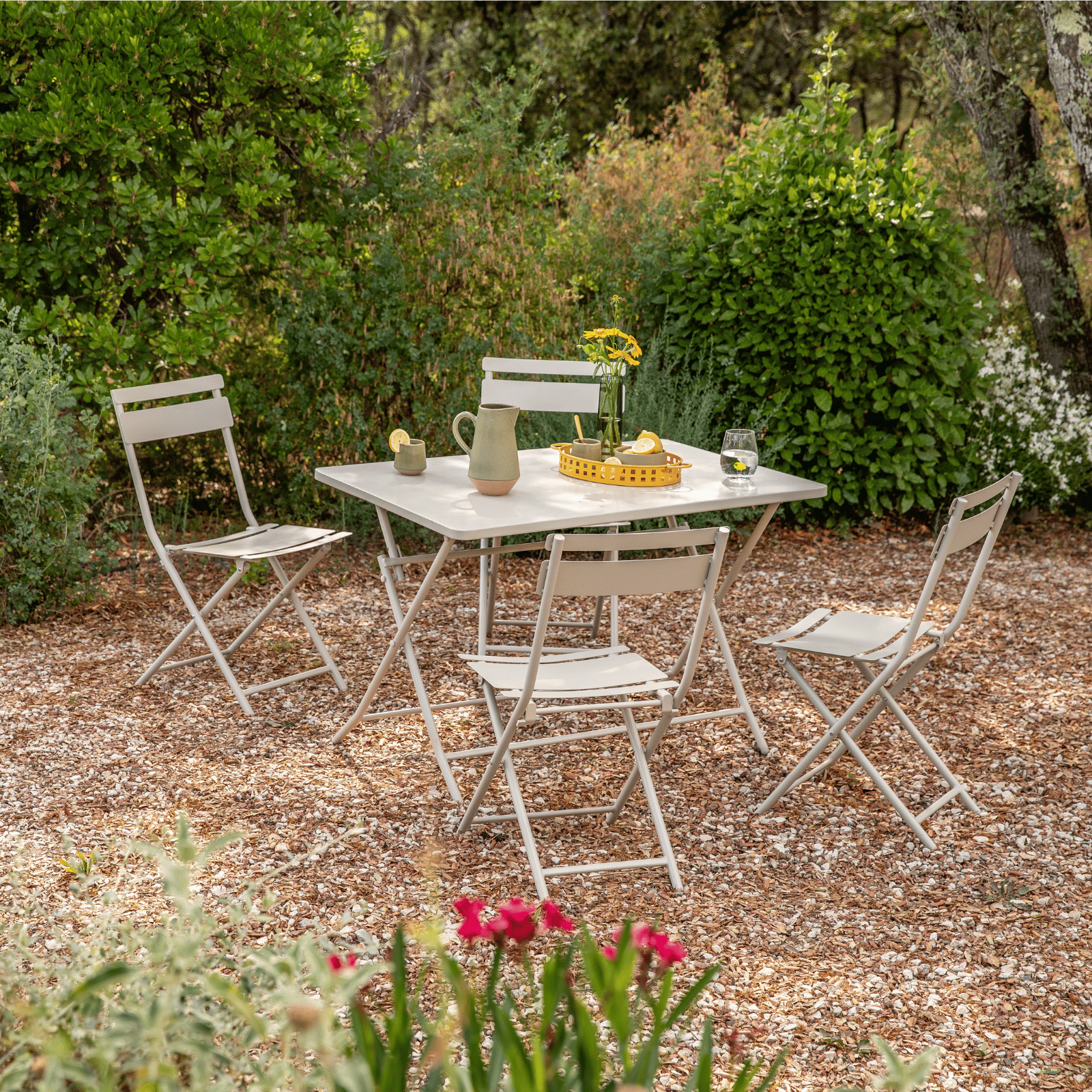 Tables et chaises de jardin pour 4 personnes