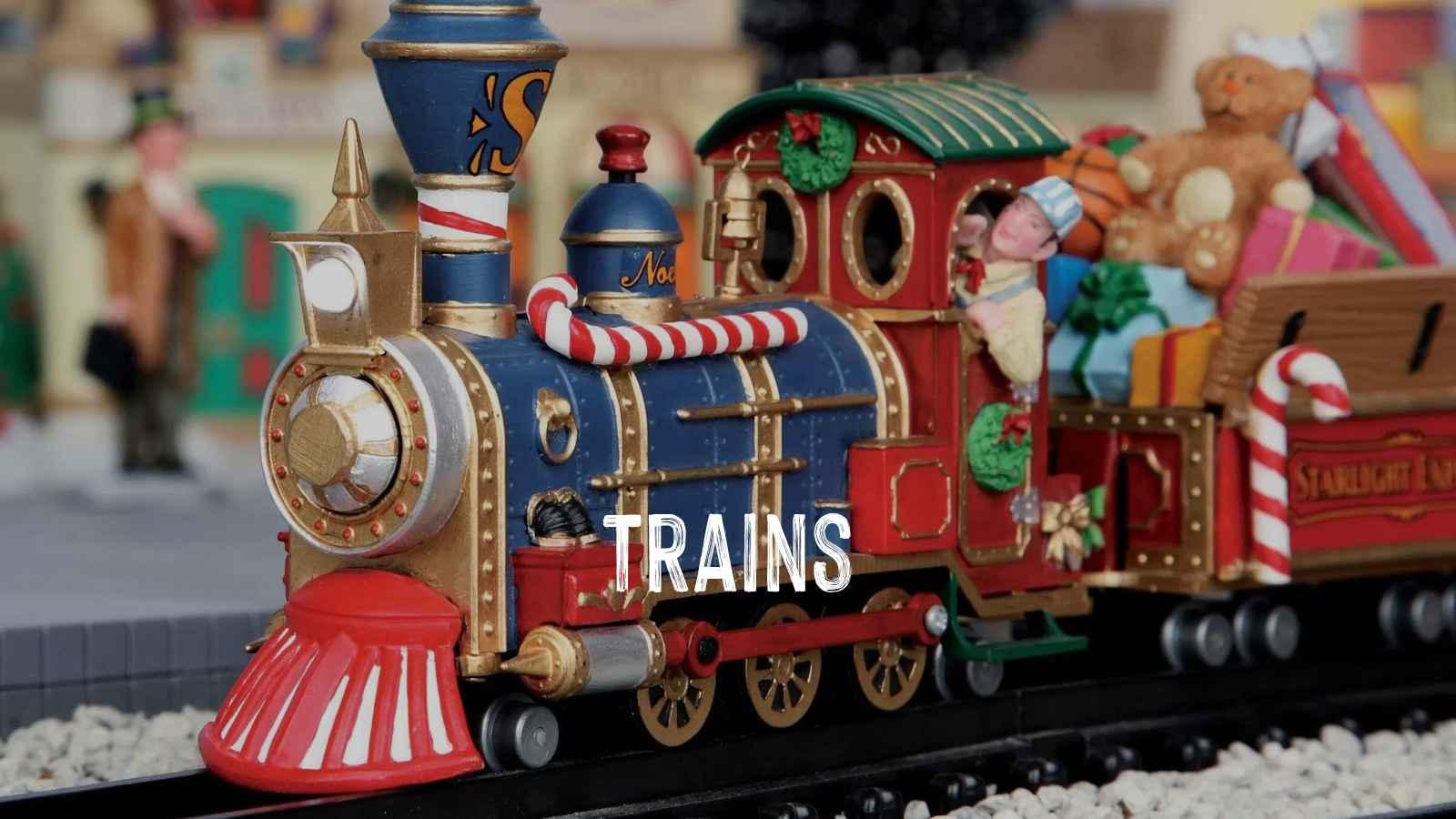Zoom sur un petit train dans un village de Noël
