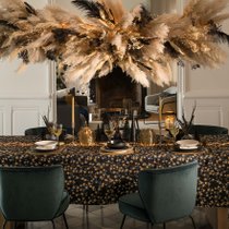 Une table à repas transformé pour un Noël contemporain
