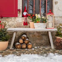 Une table extérieure de Noël au style traditionnel