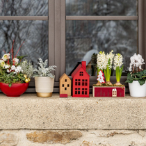 Un rebord de fenêtre décoré pour Noël