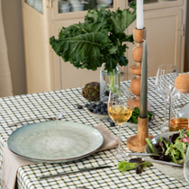 Une table au style campagne décorée entre nature et forme géométrique