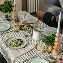 Une table au style campagne décorée entre nature et forme géométrique