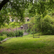 Des balançoires au jardin