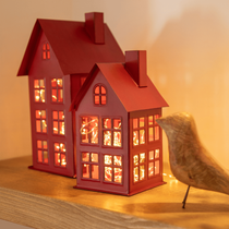 Une mise en scène pour Noël avec des maisonnettes illuminées