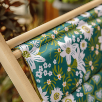 Détail de la chilienne Elegante avec ses motifs fleuries