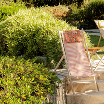 La chilienne amovible Victorine présentée sur une terrasse