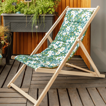 La chilienne matelassée Elégante sur un balcon urbain avec à côté une structure potagère