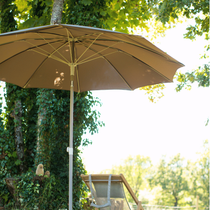 Parasol rond et droit pour profiter sur le transat