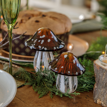 Zoom sur des décorations de table en forme de champignions
