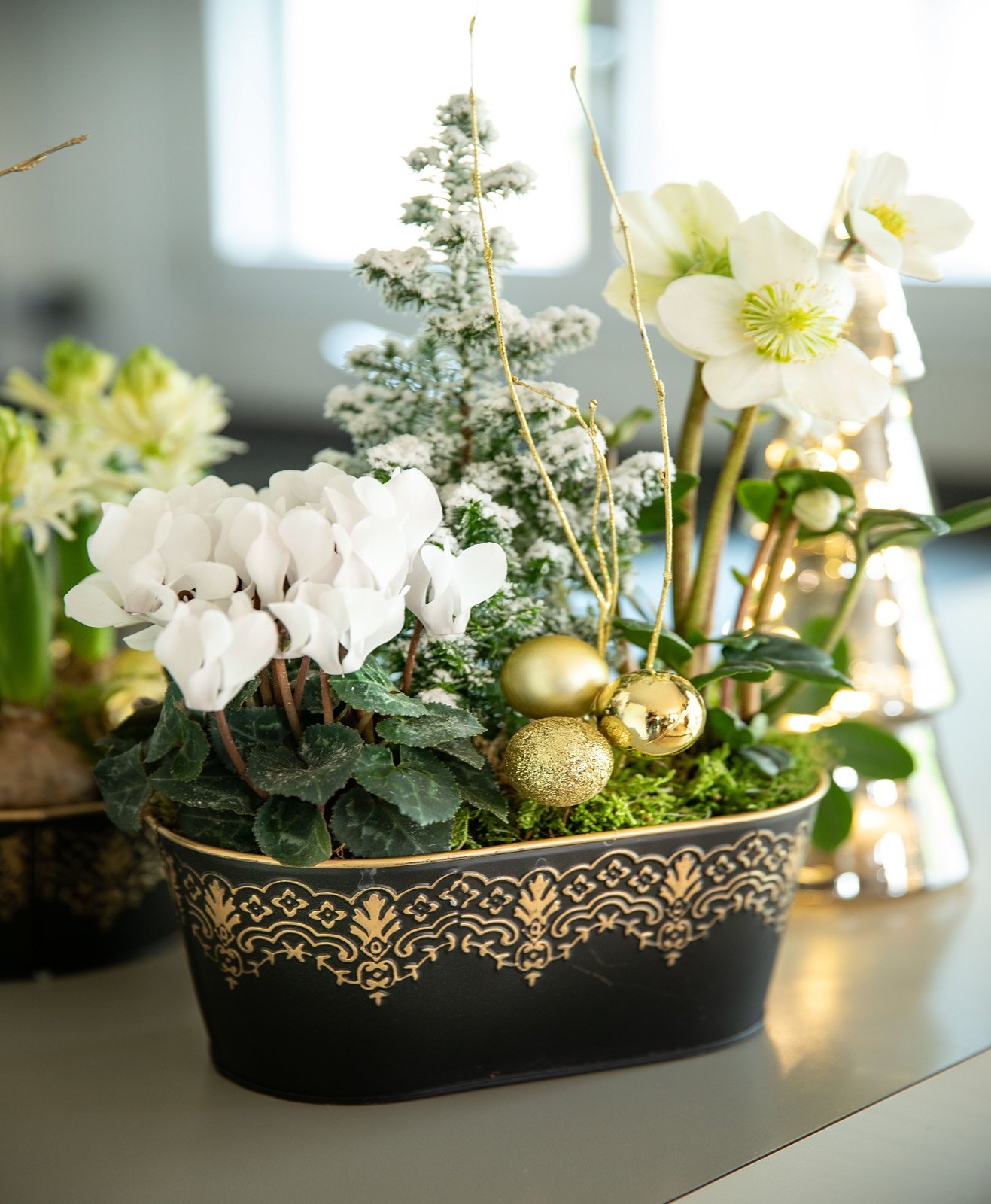 Une composition florale en décoration de noël
