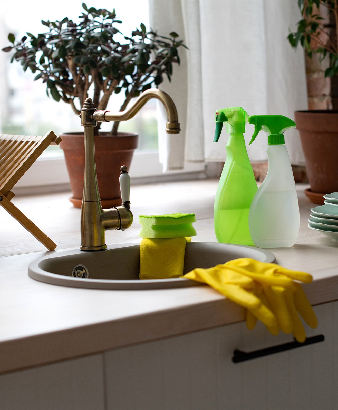 Comment faire un nettoyant ménager maison aux agrumes avec du vinaigre blanc ?