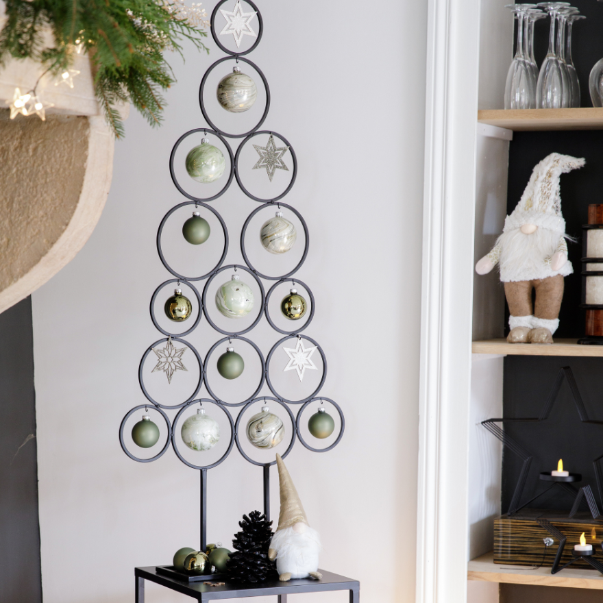 Un sapin alternatif graphique et contemporain