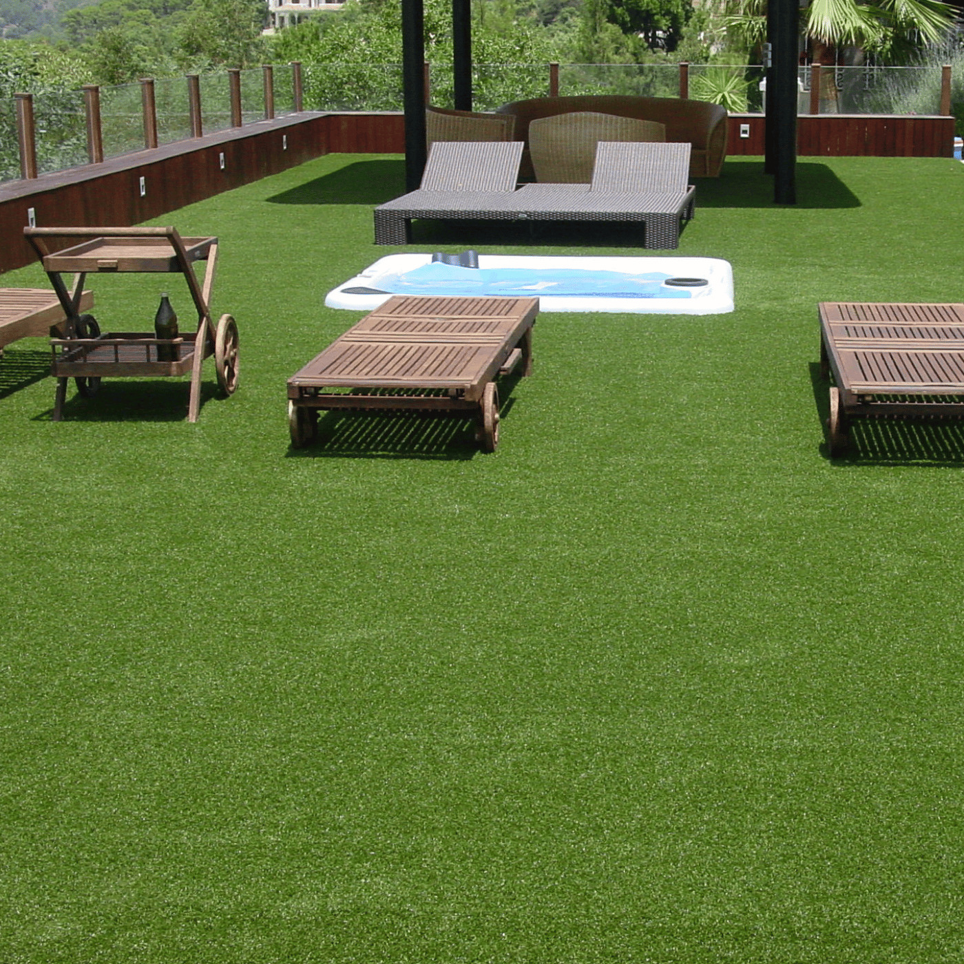 Pelouse synthétique sur la terrasse