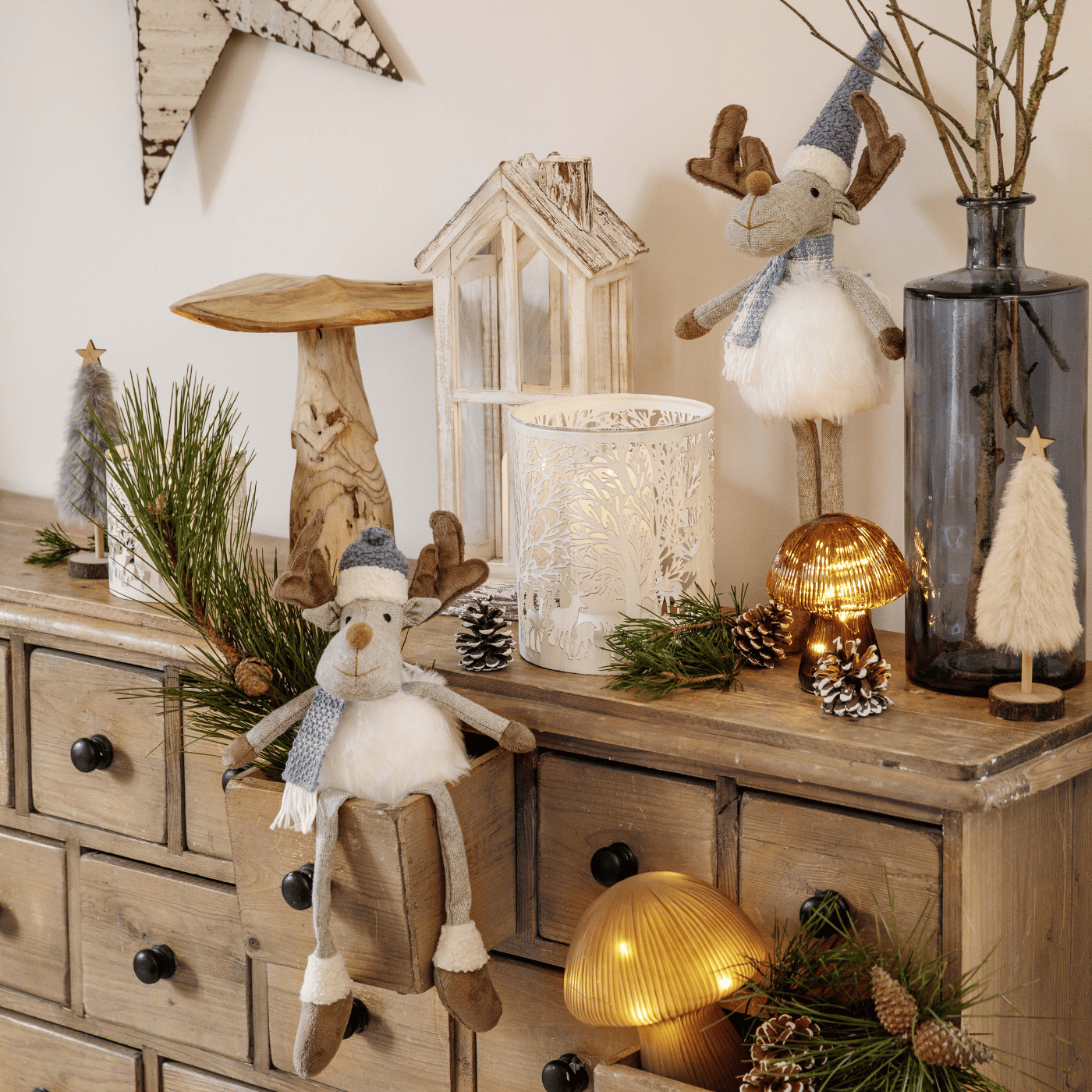 Présentation de décorations de Noël pour décorer la maison teinte bleu et blanc