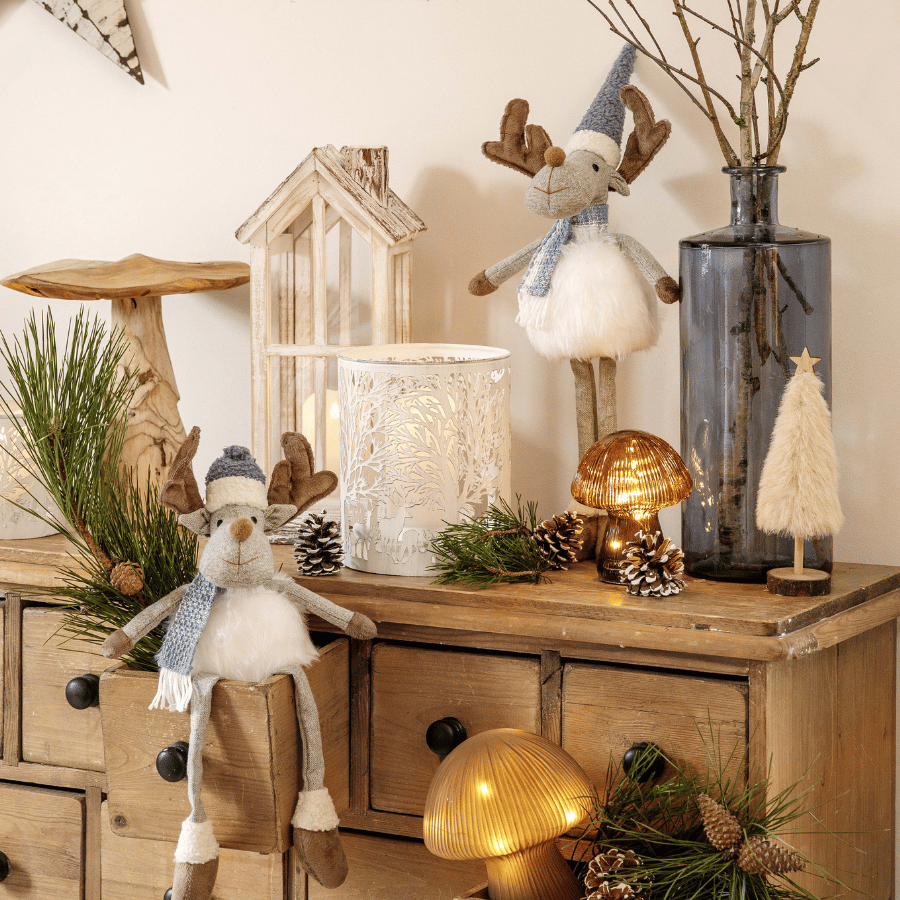 Décorations de Noël sur une commode
