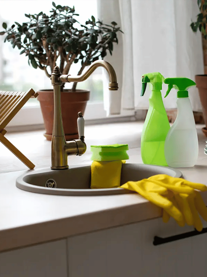 Un produit ménager pour nettoyer des surfaces