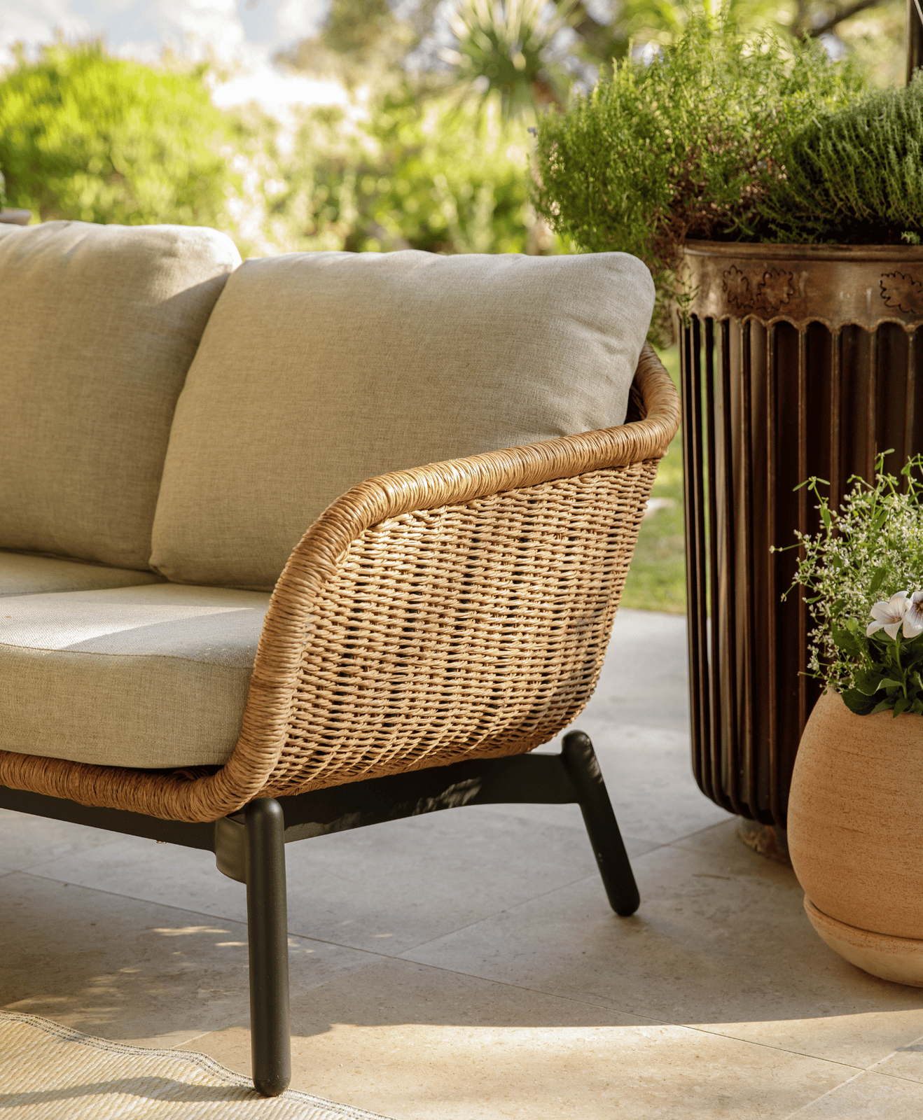 Zoom sur la matière du canapé du salon bas Aralia