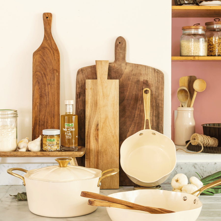 Accessoires de cuisine : plateaux, présentoirs et planches à découper