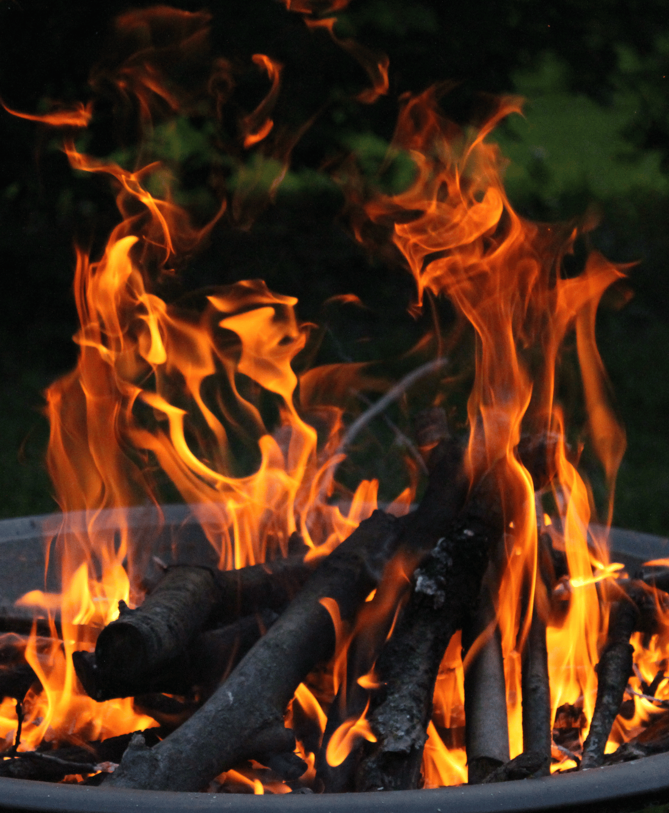 Zoom sur des flammes de brasero