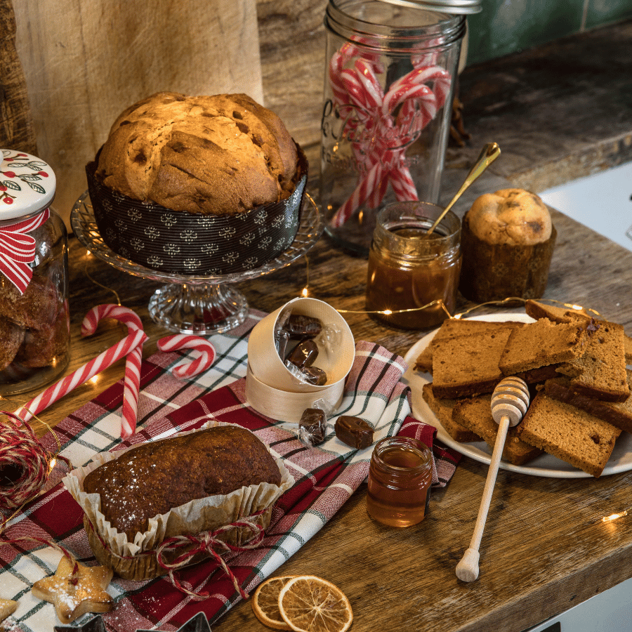 Buffets de gâteaux, biscuits et gourmandises de Noël