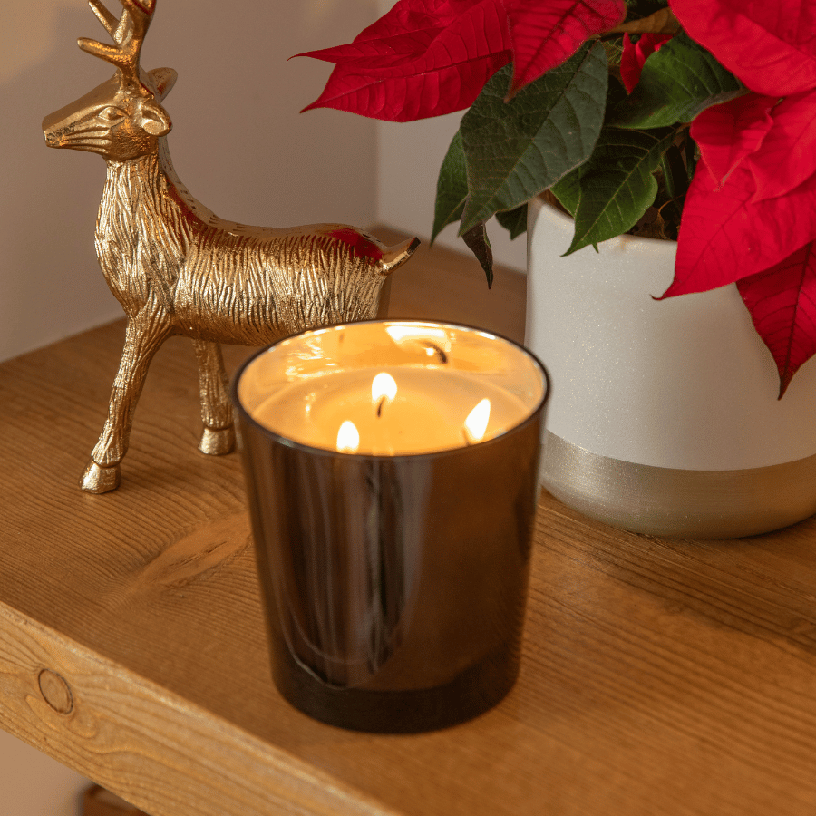 Bougie parfumée de Noël pour décorer la maison