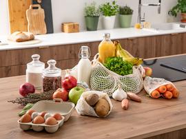 Des aliments posés sur une table suite à un retour de course