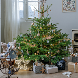 Un sapin de noël au style scandinave