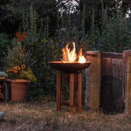 Braséro allumé lors d'une soirée
