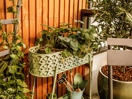 Une structure potagère et des pots pour aménager son balcon