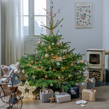 Un sapin de noël au style scandinave