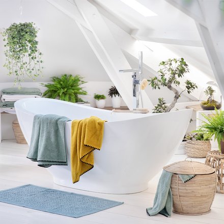 Une salle de bain décorée grâce aux plantes vertes