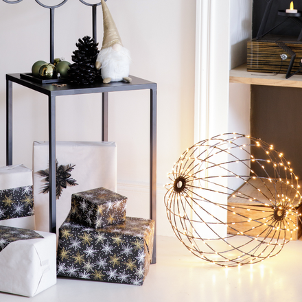 Des décorations sous sapin