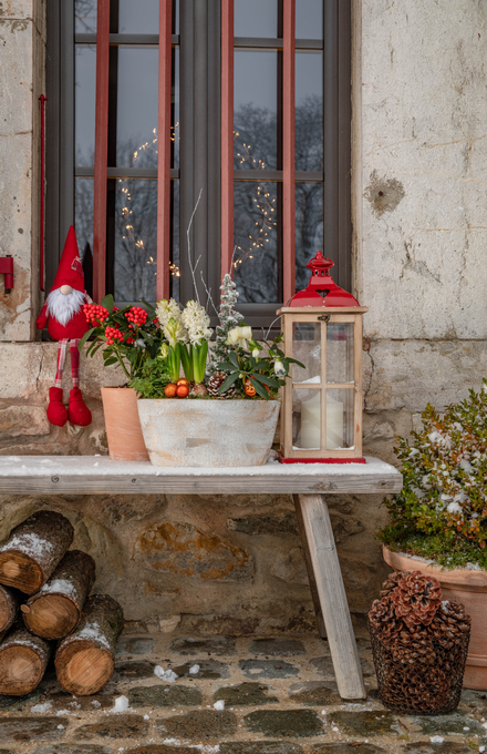 Des décorations sur une table de Noël