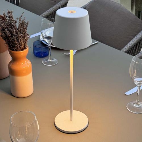 Visuel 4 du produit Lampe de table touch sans fil en aluminium blanc Kelly White - Ø 10 x H 38 cm
