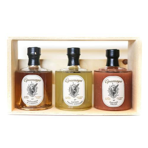 Visuel 1 du produit Coffret en bois à offrir avec 3 bouteilles de rhum Opamaya – 3 x 25 cl