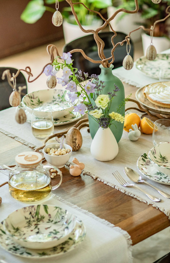Une table de Pâques bien décorée