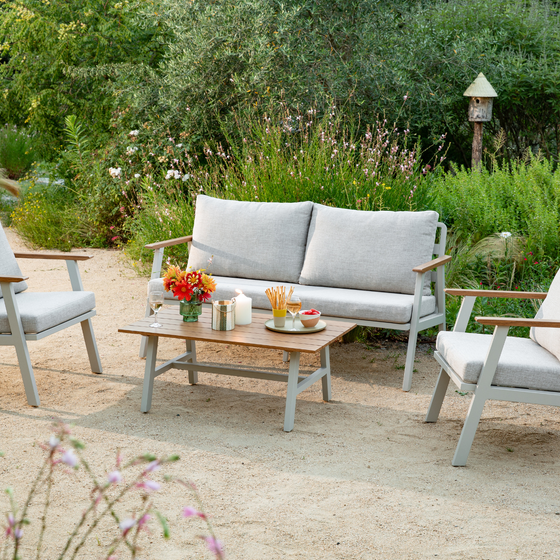 Salon de jardin en été