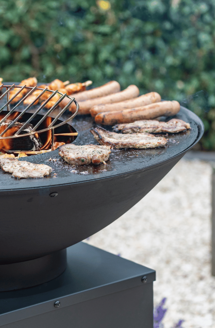 Un brasero de cuisson avec des la viande