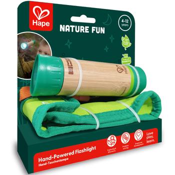 Visuel 1 du produit Lampe de poche manuelle avec étui en bambou et plastique à base de plantes Hape à partir de 5 ans - 4,2 x 4,2 x 13,5 cm