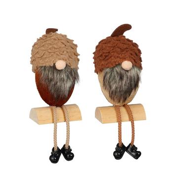 Visuel 1 du produit Gnome avec bonnet pomme de pin assis sur bois certifié FSC® - 7 x 6,5 x 15 cm