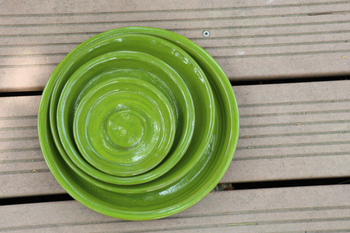 Visuel 1 du produit Soucoupe en terre cuite émaillée vert Forêt Les Poteries d’Albi - Ø 22 cm