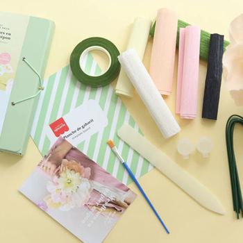 Visuel 1 du produit Kit créatif fleurs en papier crépon La Petite Épicerie - 21 x 3 x 15 cm