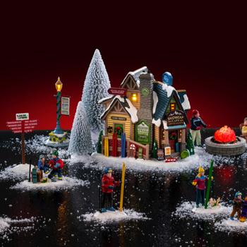 Visuel 1 du produit Village de Noël coffret équipement de ski pour sports de montagne Bighorn Peak coloris multicolore adaptateur inclus Lemax Vail Village